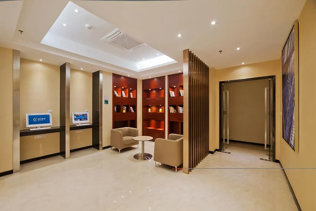 City Comfort Inn Zhuhai Gongbei Port Walmart Branch 2*,